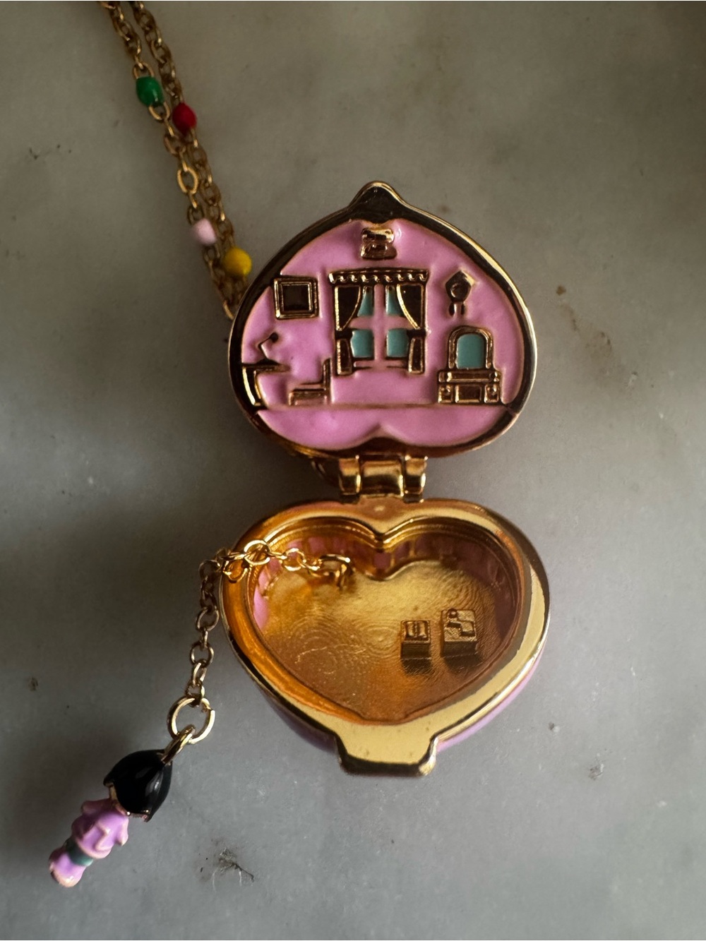 Adorable Polly Pocket-inspired heart locket necklace